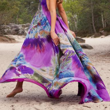 Long dress with train, bare back in multicolored and mauve silk georgette crepe.